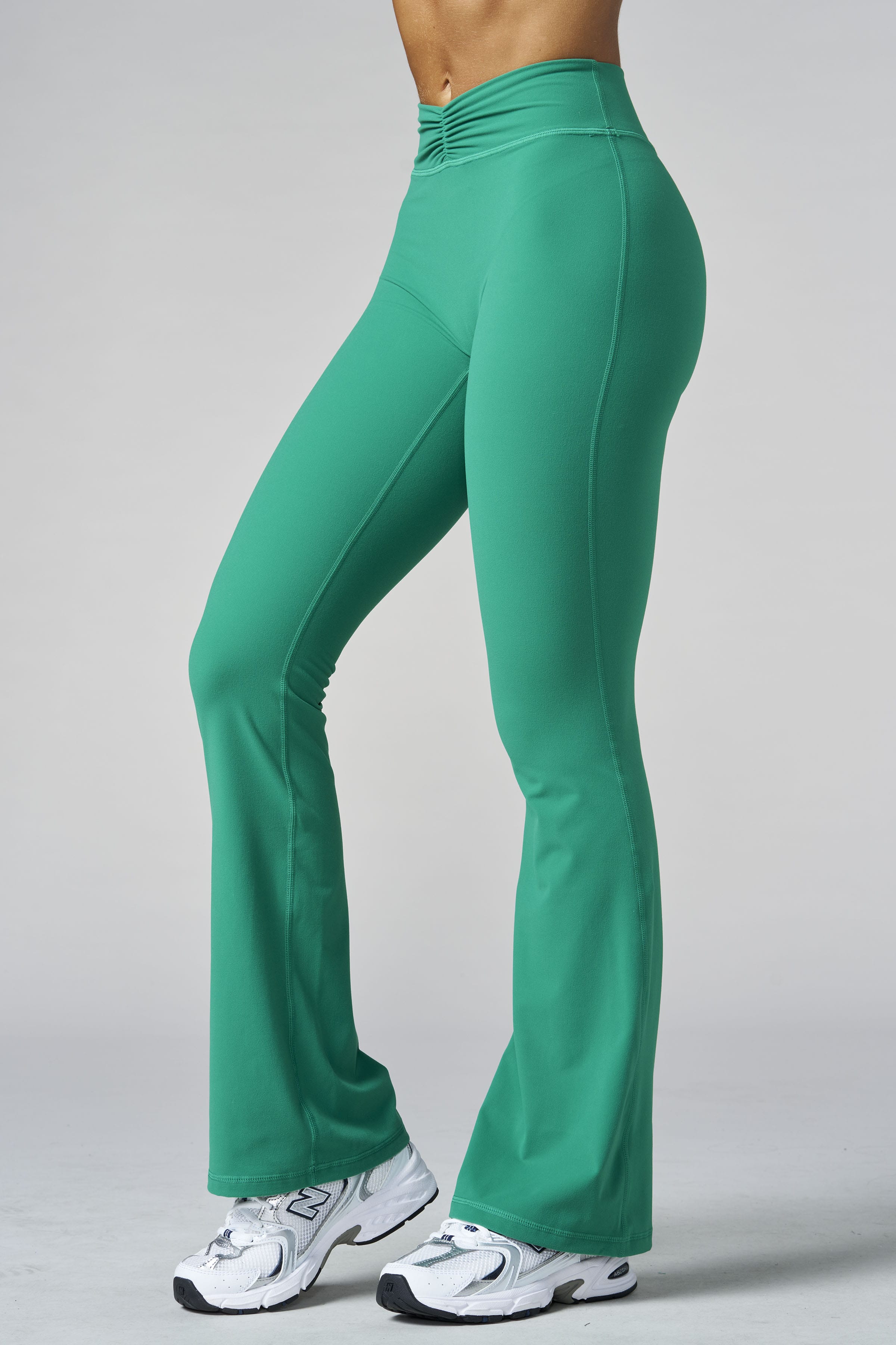 W2279 Buttersoft Scrunch Band Flare Leggings (short)