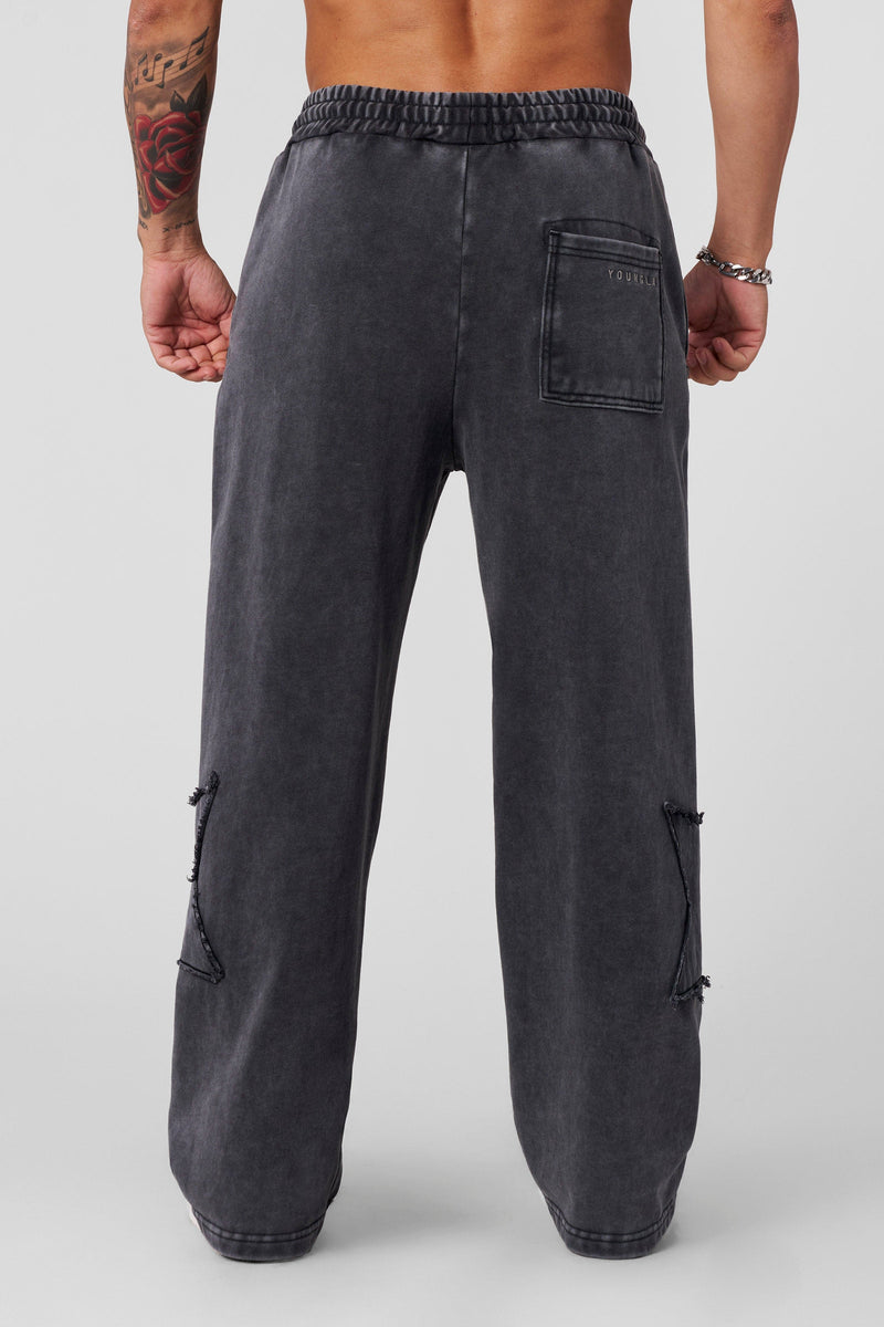 2058 - Superstar Sweats - Superstar Sweats in heavyweight 460 GSM terry cotton with a structured, no-cuff fit. Garment-washed with star patches for a vintage-meets-streetwear look in Grey Wash.
