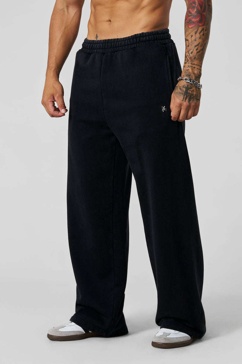 2067 - Elevated Essentials - Baggy Sweats - Baggy sweats in heavyweight cotton with relaxed silhouette, structured drape, soft feel, and subtle 'Elevated' detailing in colour Black Wash.