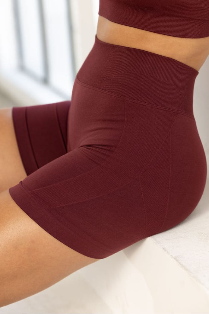 W148 - Curve Hourglass Seamless Short