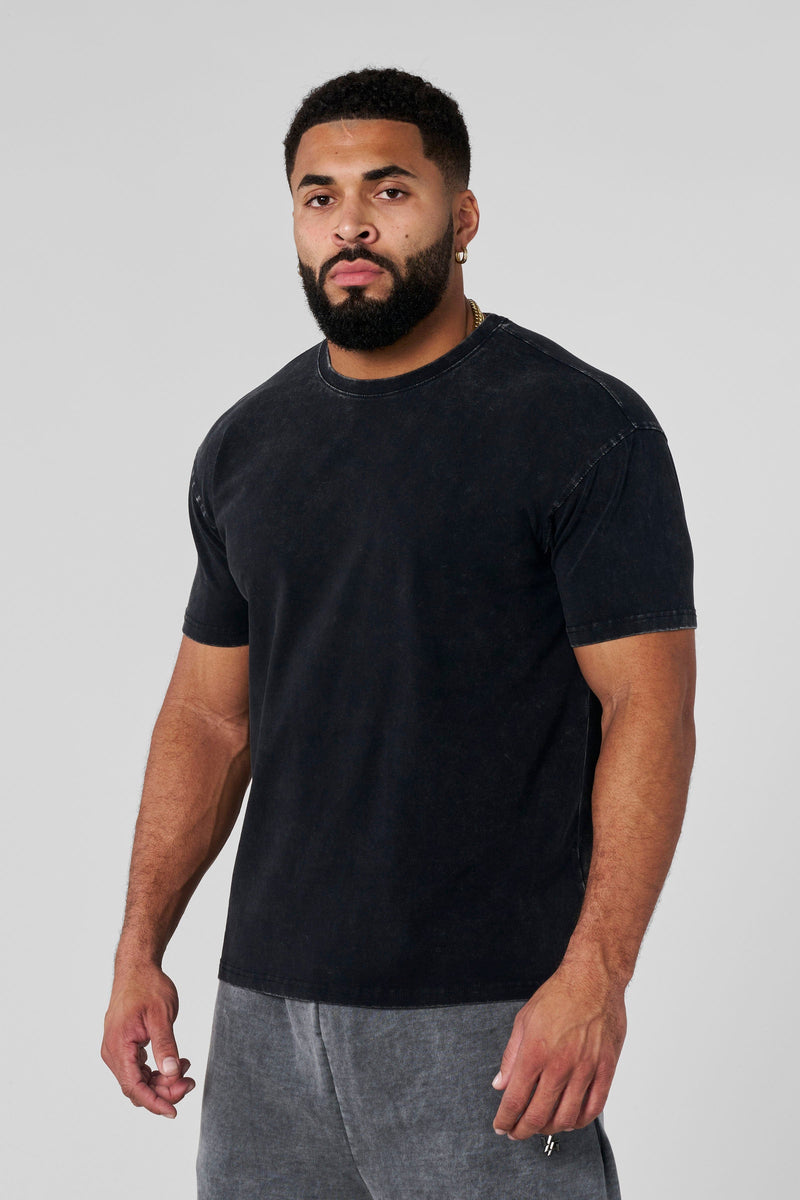 4148 - Elevated Essentials - Fitted Tee -Fitted cotton-elastane tee with slight stretch, breathable and versatile in colour Black Wash.