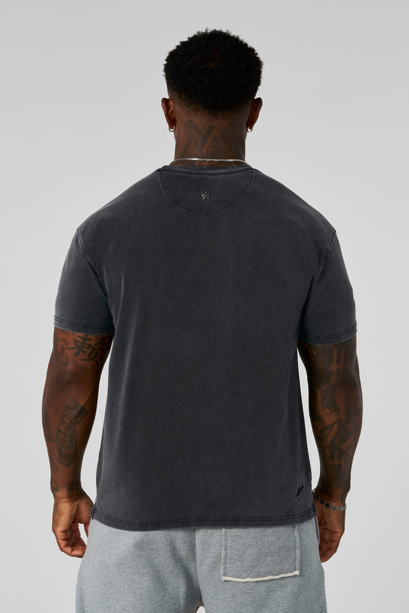 4148 - Elevated Essentials - Fitted Tee -Fitted cotton-elastane tee with slight stretch, breathable and versatile in colour Grey Wash.