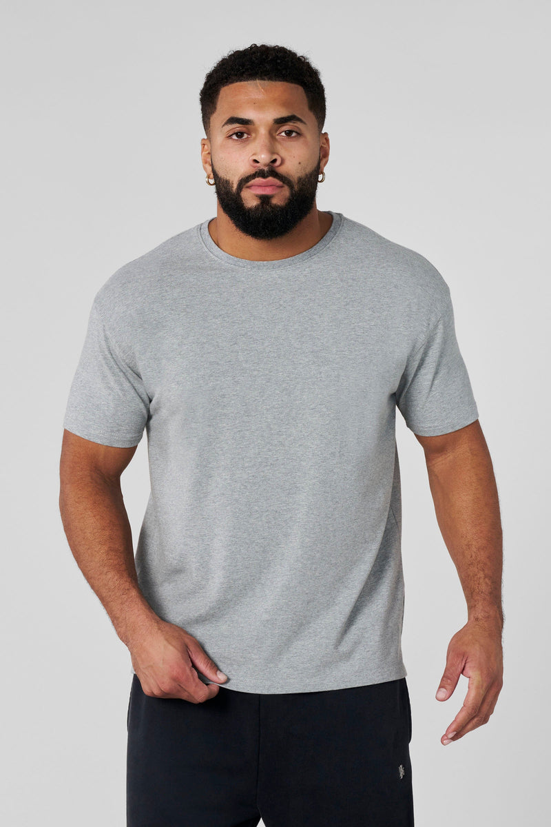 4148 - Elevated Essentials - Fitted Tee -Fitted cotton-elastane tee with slight stretch, breathable and versatile in colour Heather Grey.