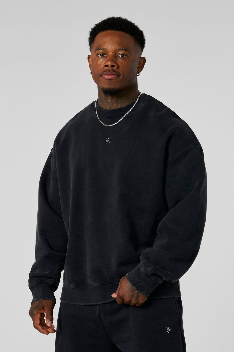 5095 - Elevated Essentials - Crewneck - Heavyweight cotton crewneck with a relaxed fit and ribbed cuffs. Soft interior and minimal 'Elevated' branding for a comfortable, premium everyday essential in Black Wash.