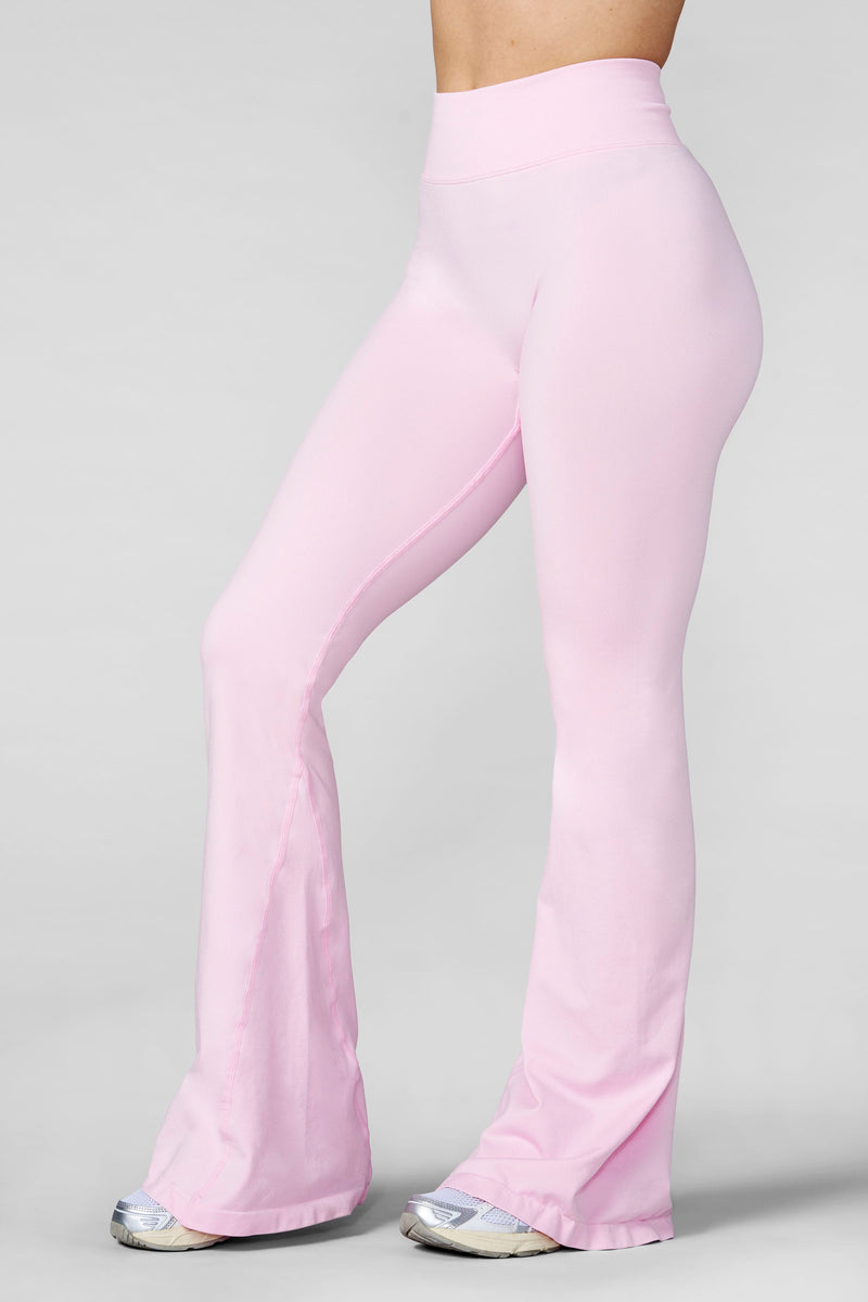 W2206 - Curve Seamless Flare Leggings (Reg)