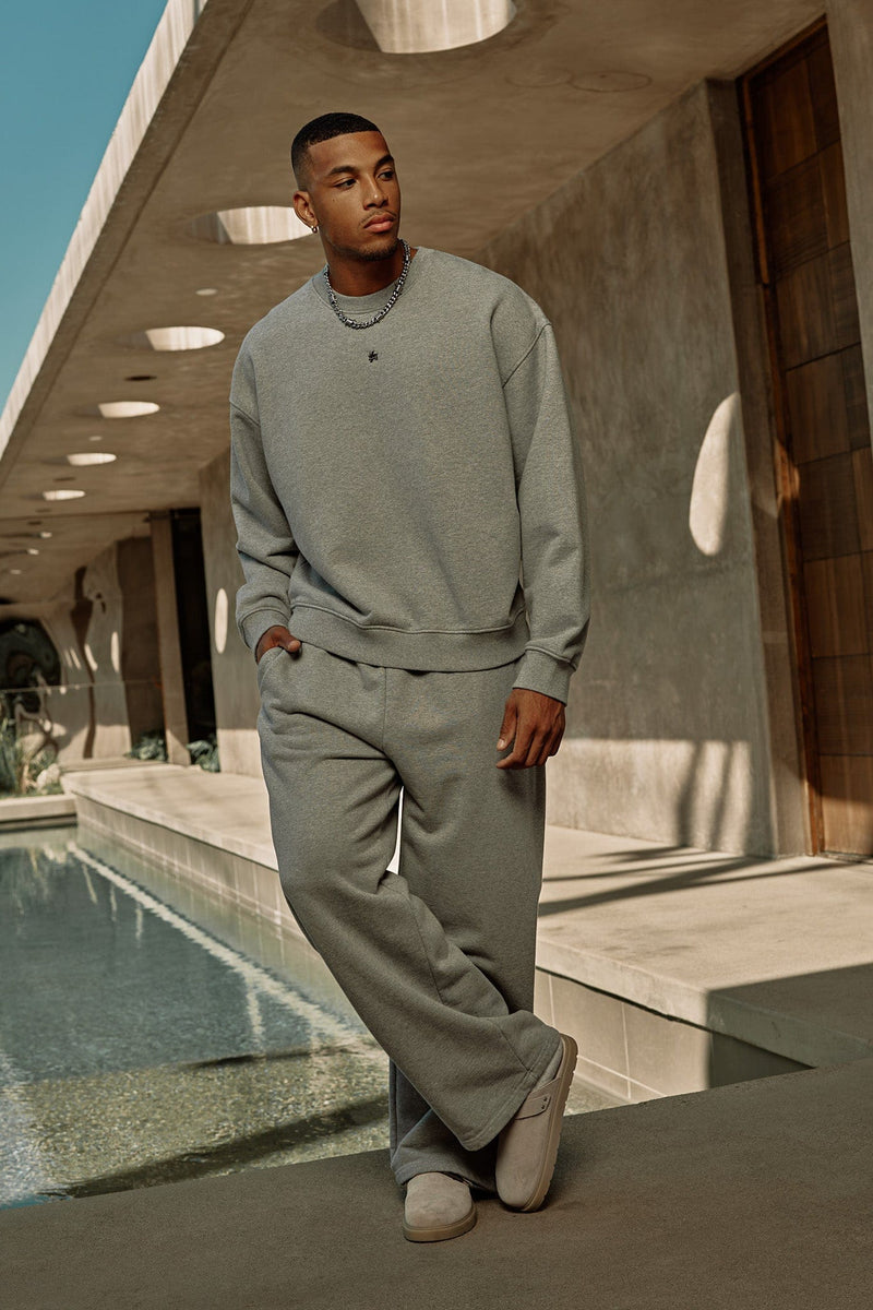 2067 - Elevated Essentials - Baggy Sweats - Baggy sweats in heavyweight cotton with relaxed silhouette, structured drape, soft feel, and subtle 'Elevated' detailing in colour Grey Wash.
