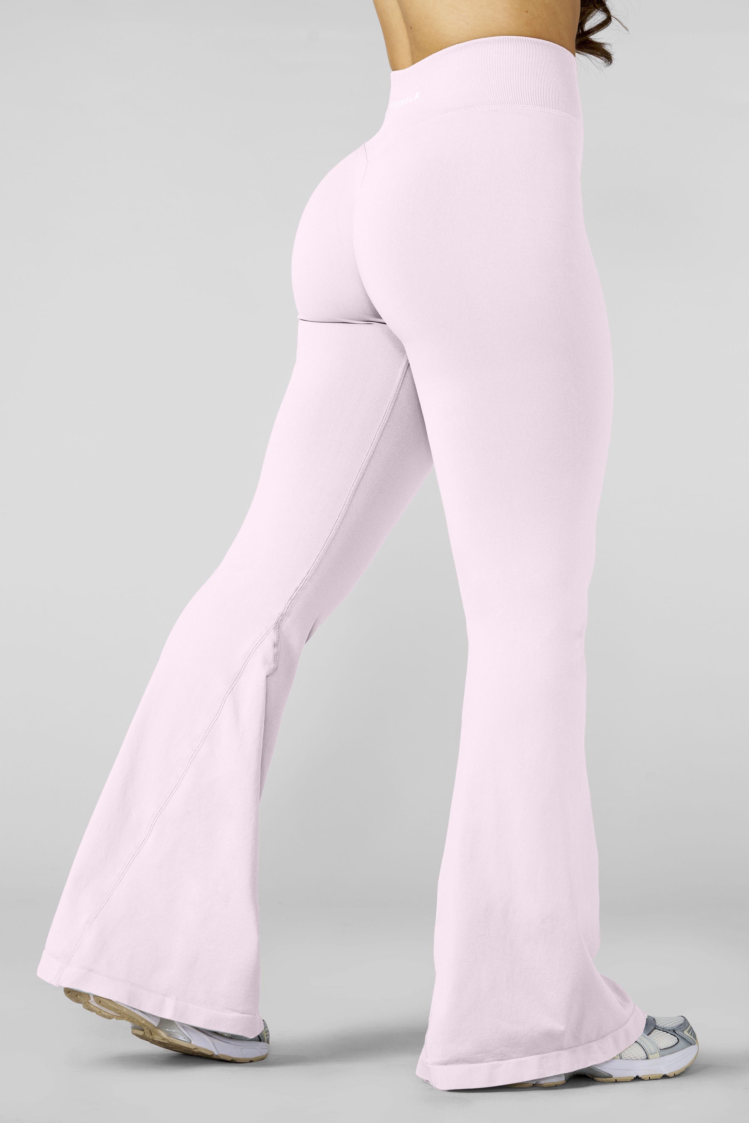 04_08_26_Maddie_eComm0830_pink
