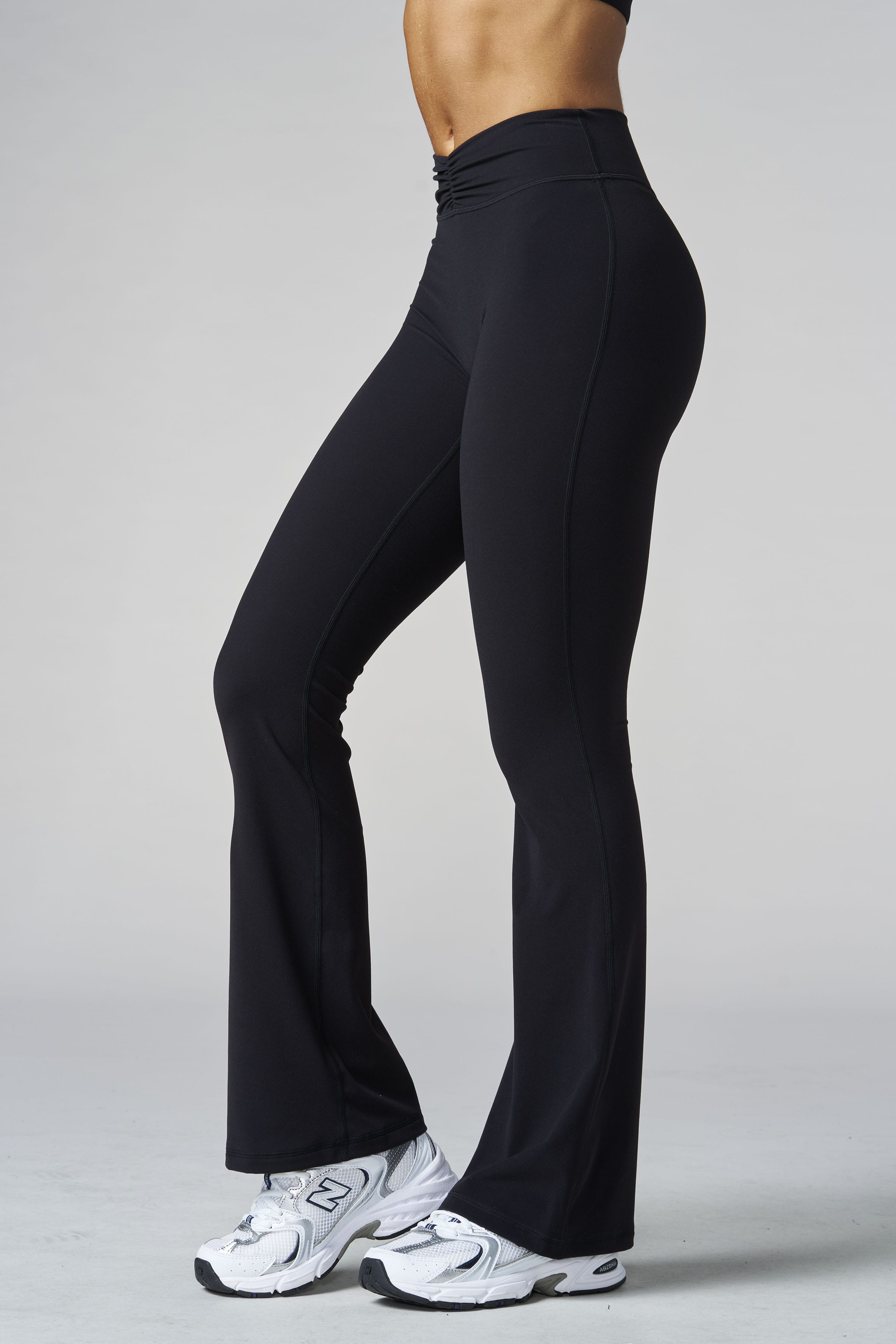 W2279 Buttersoft Scrunch Band Flare Leggings (short)