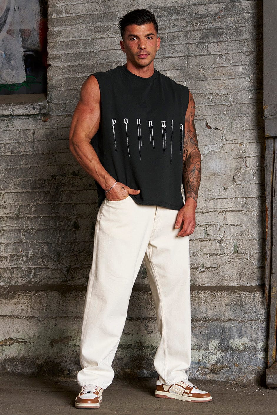 3043 - Blackletter Tanks