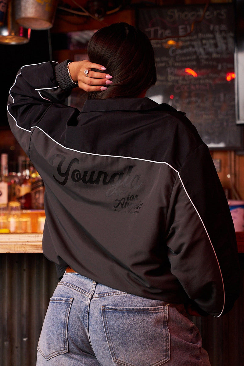 W565 Old School Windbreaker - Oversized vintage-style windbreaker with mesh lining and heavier weight fabric, retro-inspired style in colour Black.