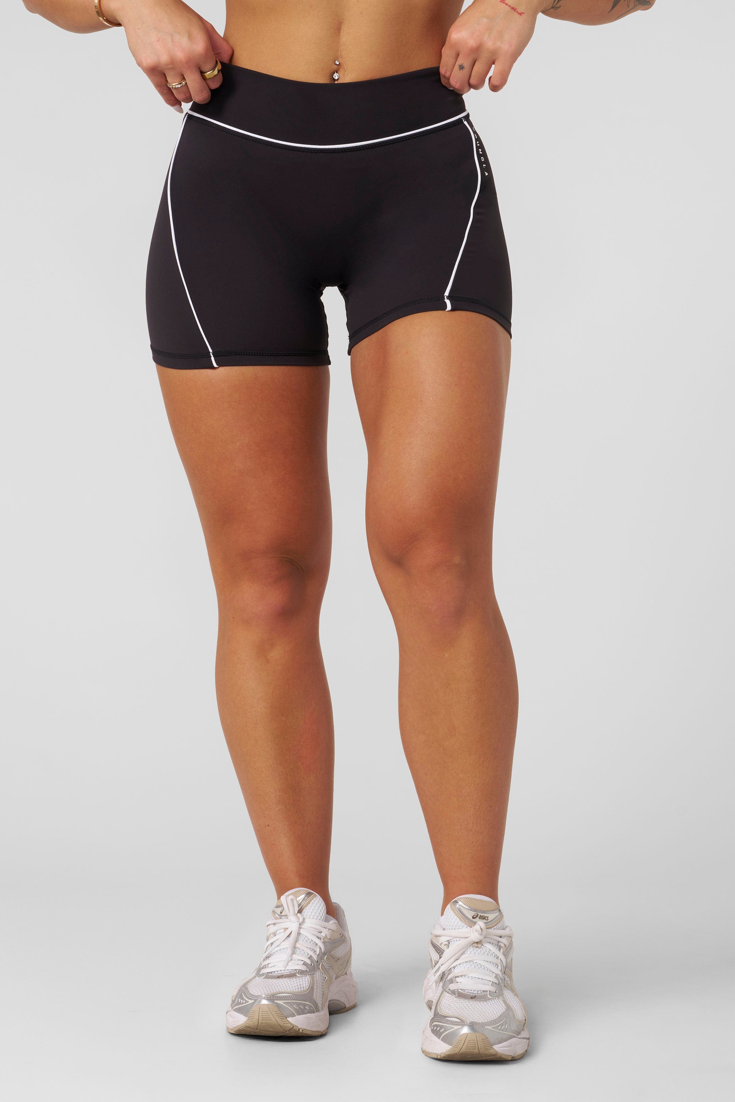 W161 - Elevate outline Shorts 5" New Colors