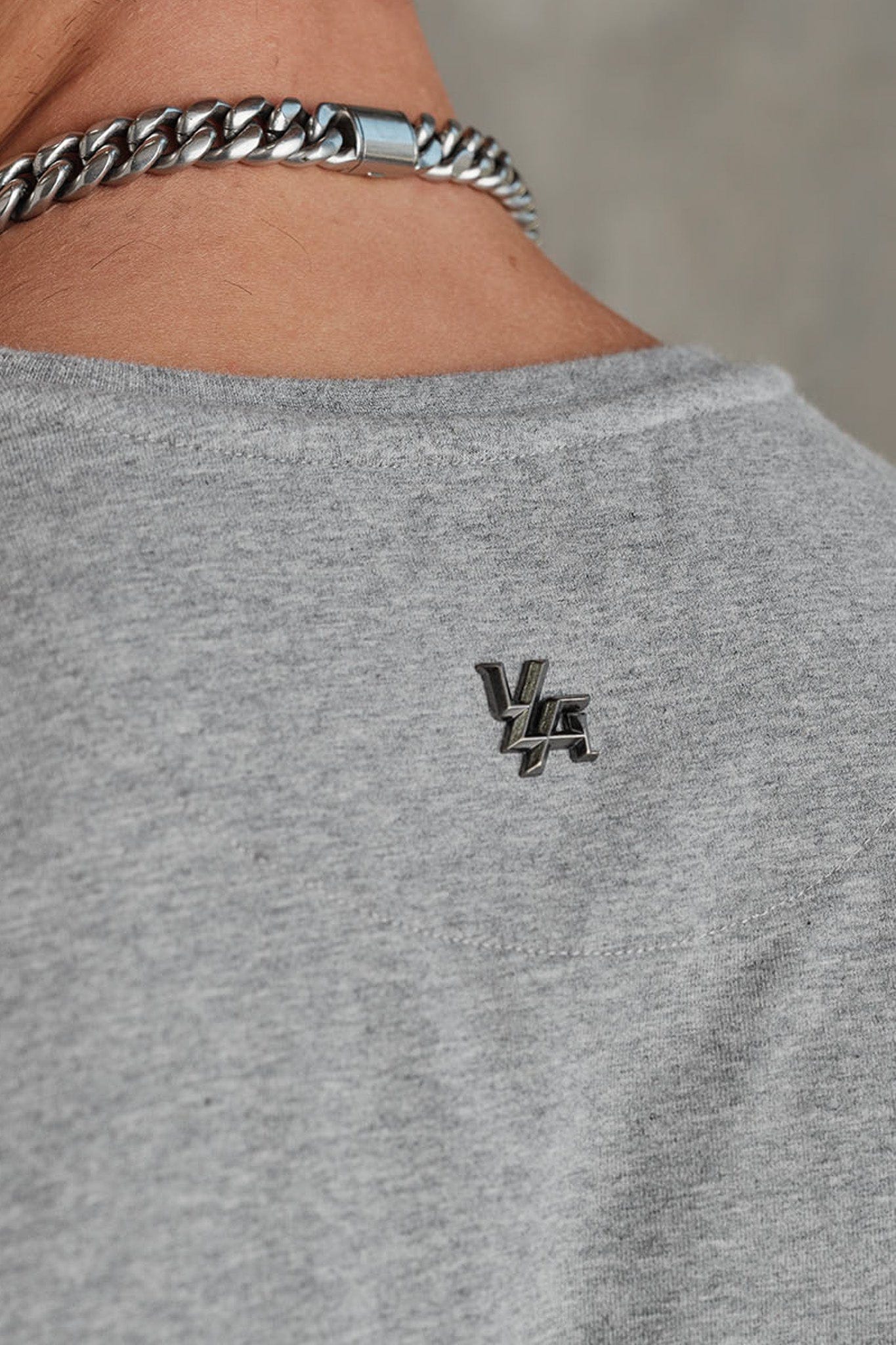 4148 - Elevated Essentials - Fitted Tee -Fitted cotton-elastane tee with slight stretch, breathable and versatile in colour Heather Grey.