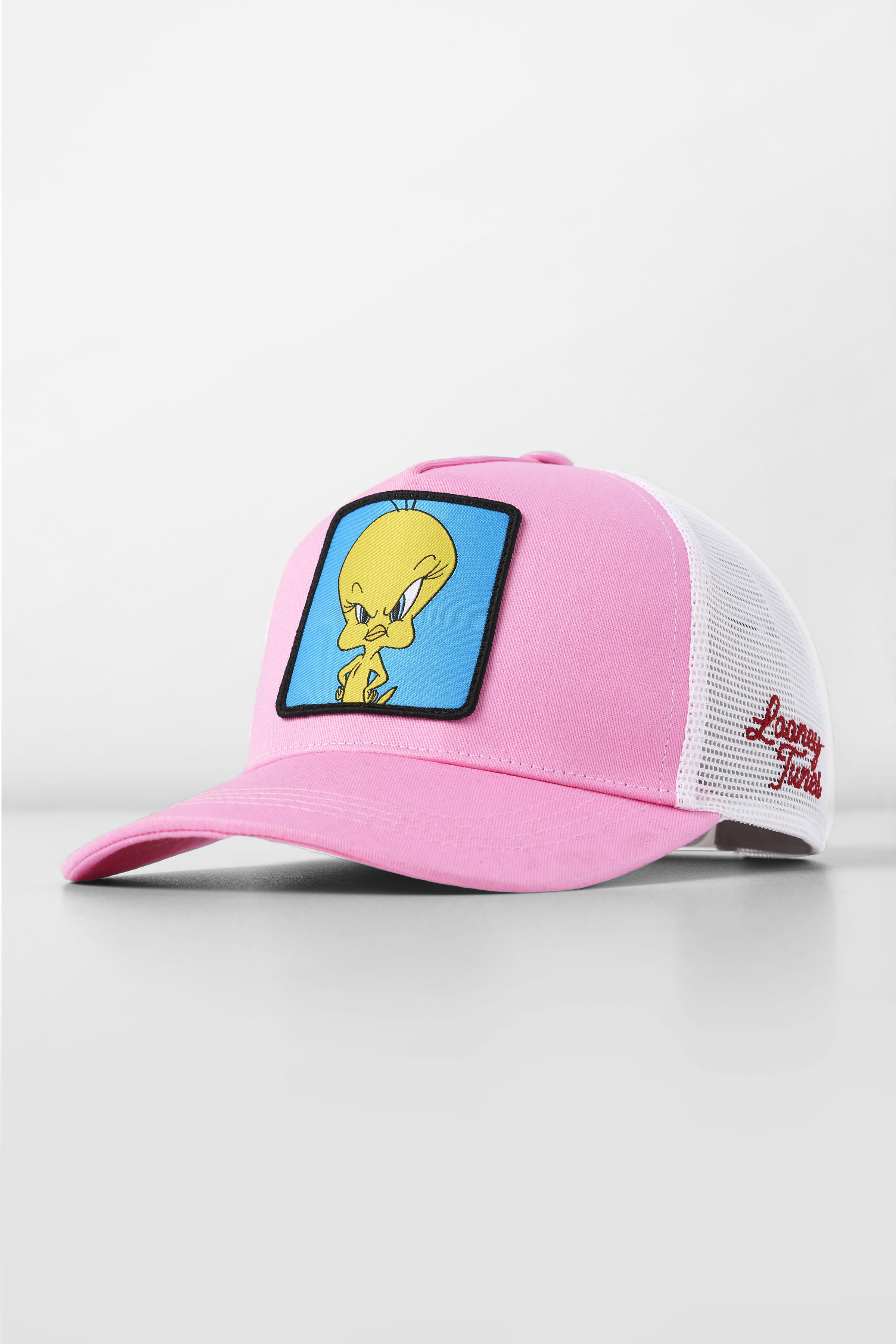 9135 - Looney Tunes Patch Trucker Hats - July 7th