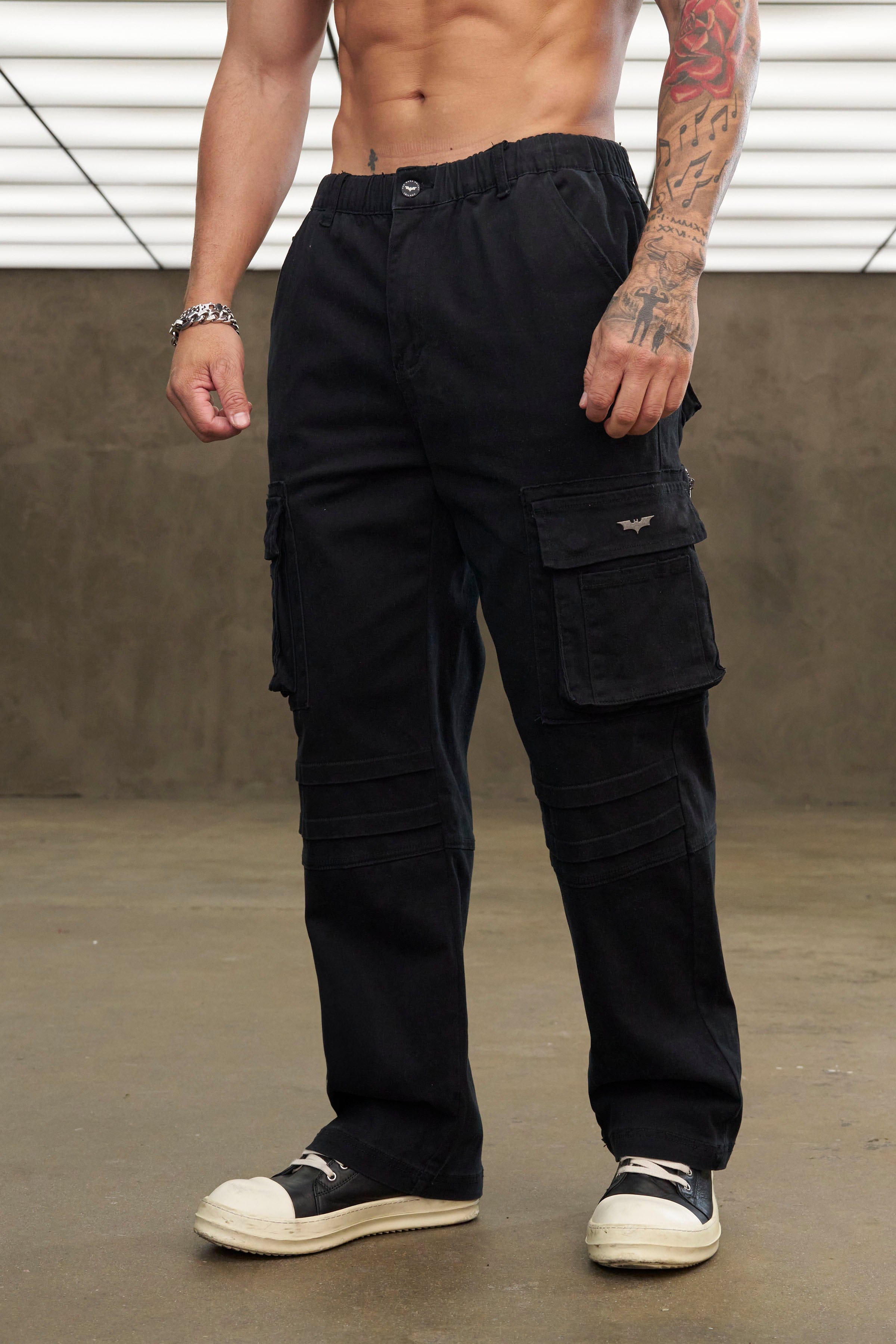 【skylab1969 】V TWELVE BACK LOGO PANTS 6066 - Batman Drifter Pants