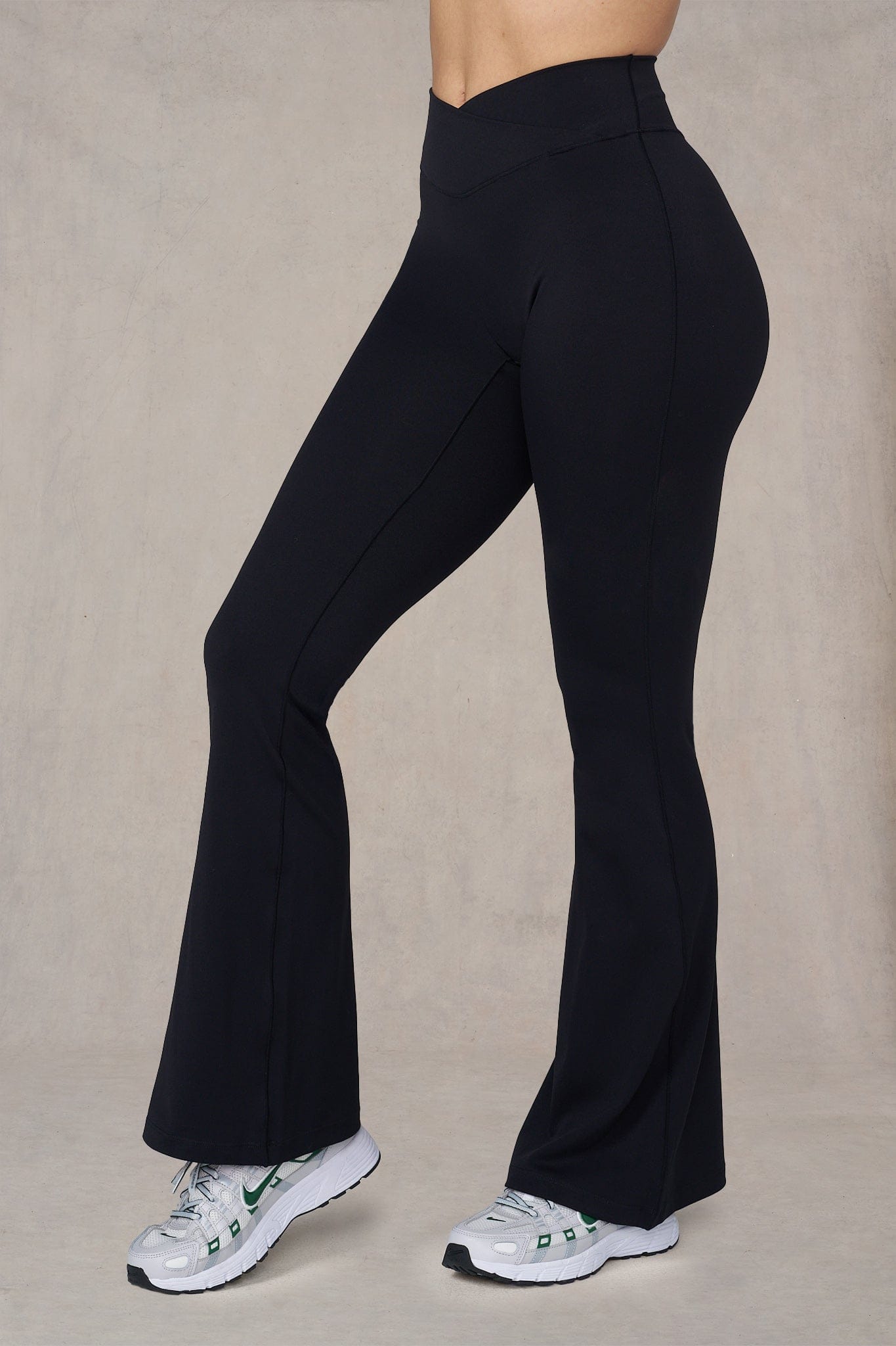 BOTTOMS – WE'RTHY WERTHY 美脚RIB FLARE LEGGINS