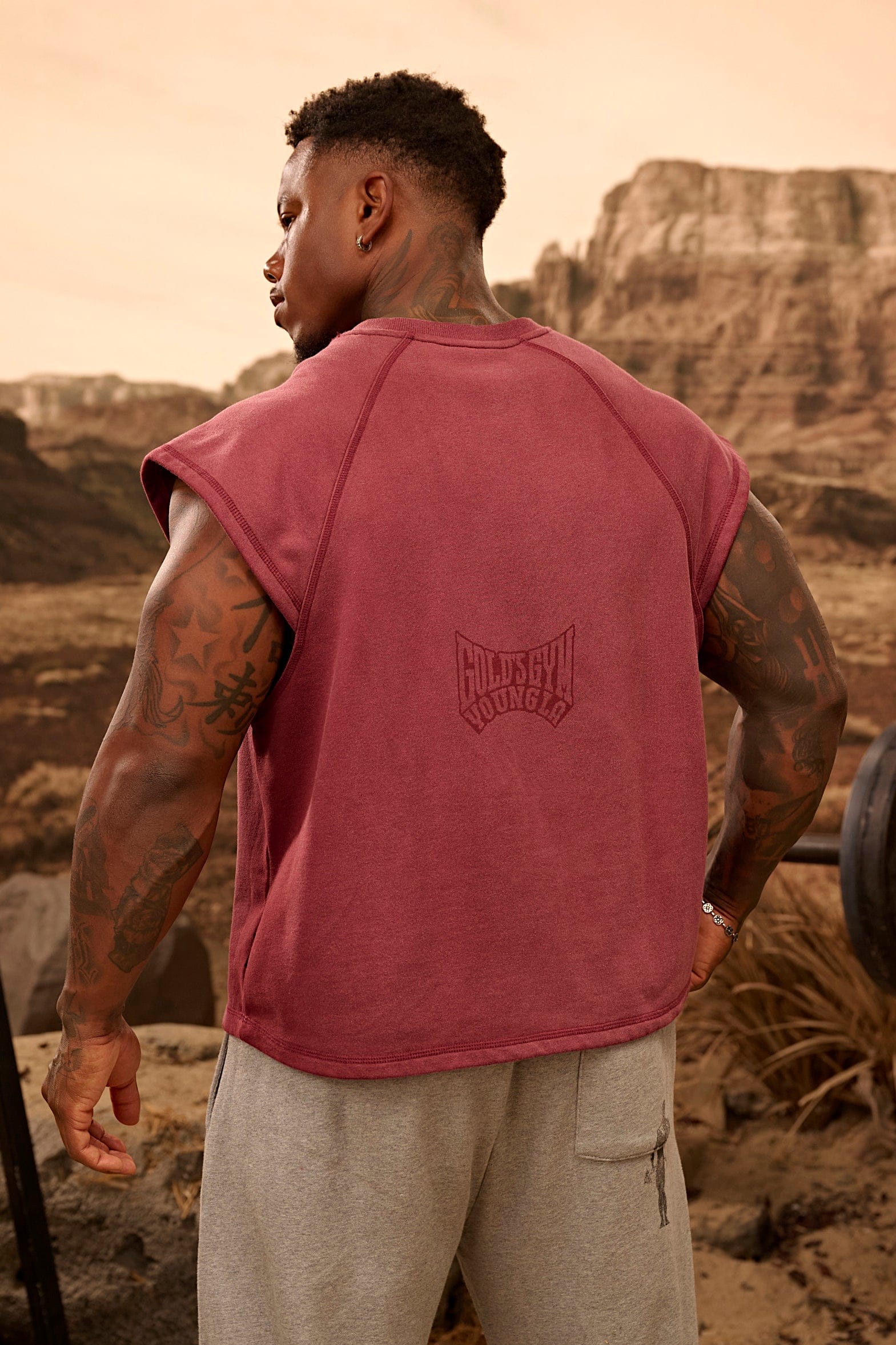 ヤングエルエー  GOLD'S GYM Tシャツ 5097 M 5097 - Gold's Iron Legacy Shadow Cut-Offs