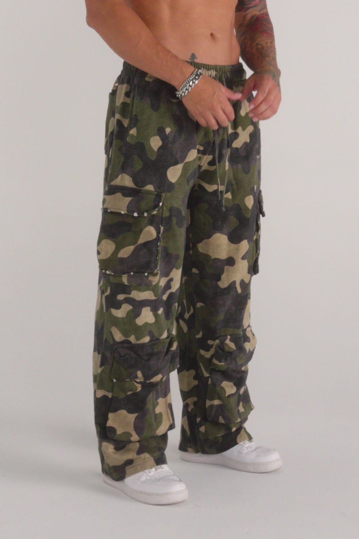 2033 - Heritage Camo Cargo Sweats