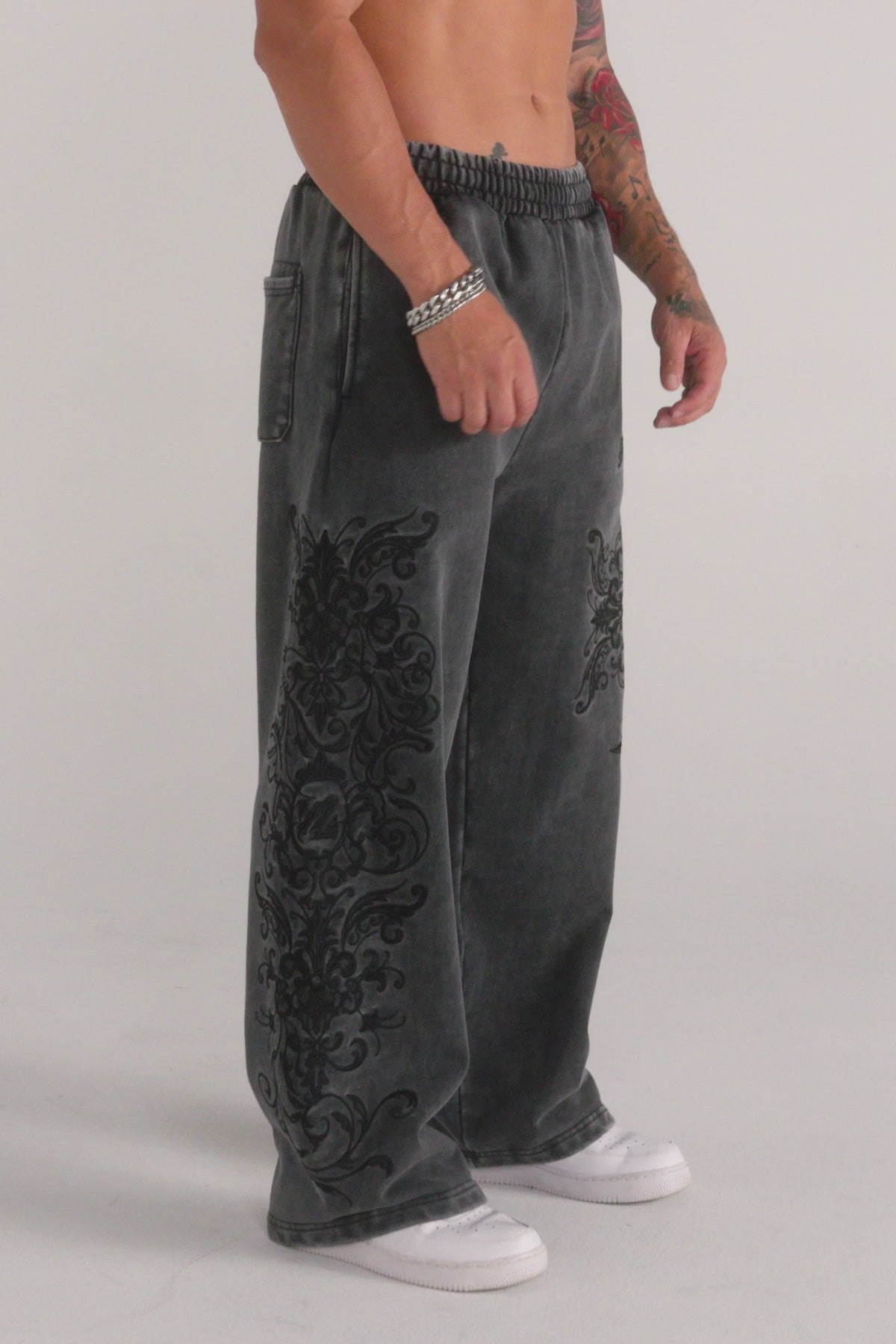 2061 - Threadmark Sweats - BF - NOV 25th