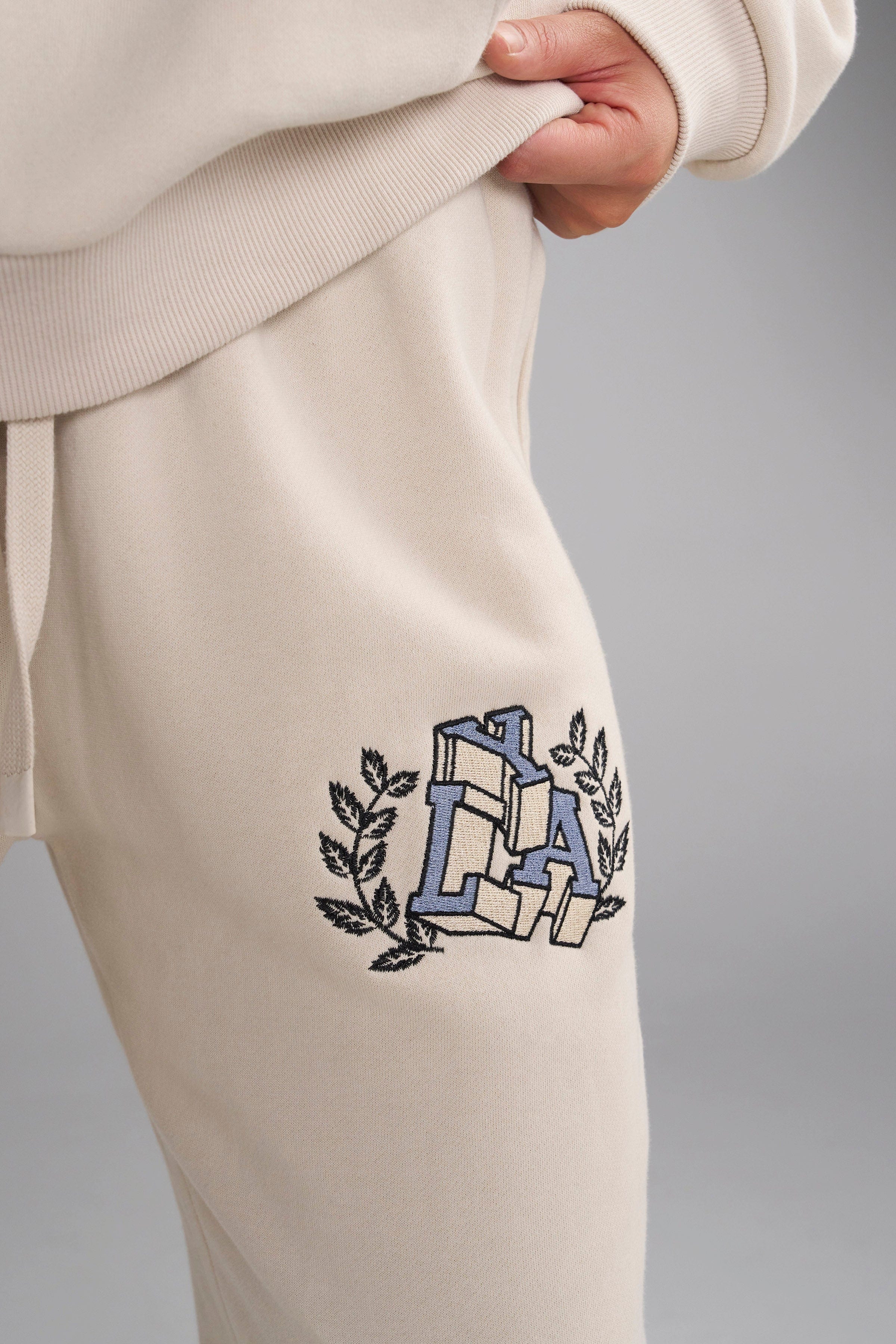 【DEARMINE】Bare Fleece Set-Up Jogger Teddy Fleece Hoodie & Joggers Set - Taupe – Henhouse Shoppe