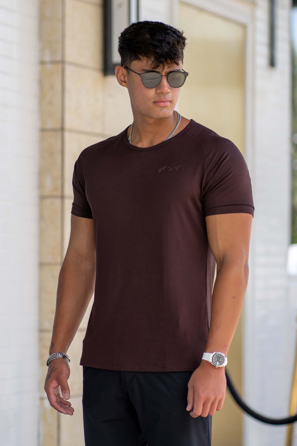 422 Fitted Delt Tee